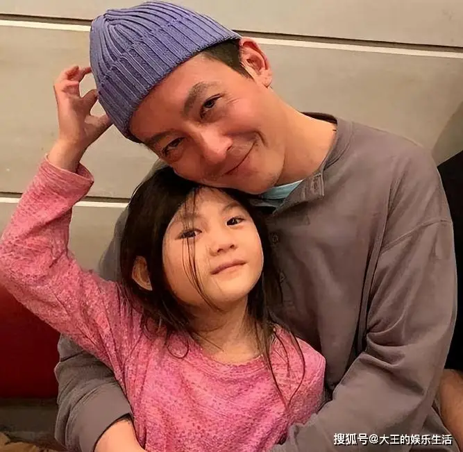 一天5个瓜，给美捐款、财产分割、承认恋爱，娱乐圈的瓜个个劲爆