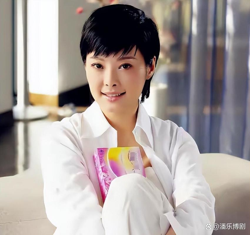 袁立怒撕娱乐圈黑幕：狠批小鲜肉天价片酬，需要这样的吹哨人