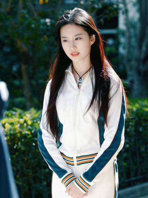 普遍男生喜欢的女明星_当红男明星喜欢女生类型_男明星喜欢的女人