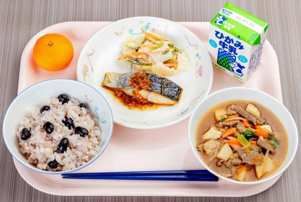 日本校餐历史演变_三星校餐在线观看_日本小学生校餐