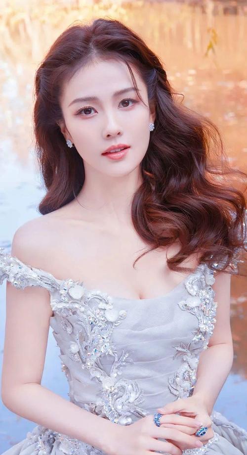 2025中国女明星热度榜：白鹿领跑，杨紫杨幂谁最红