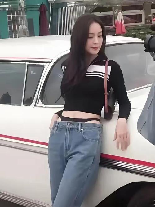 别再藏内裤边了！今年流行这样露，舒适自信又时髦